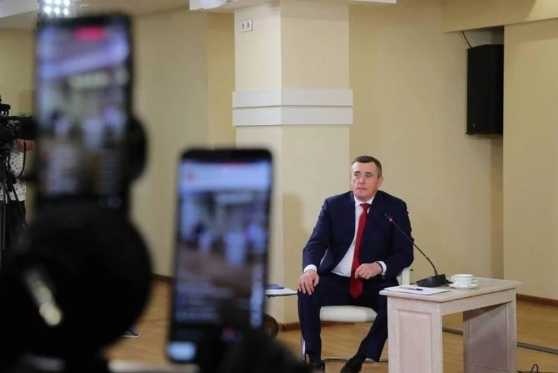 Во время прямой линии Валерий Лимаренко помог сироте из Макарова