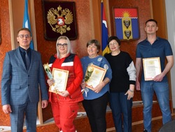 Поздравили и наградили