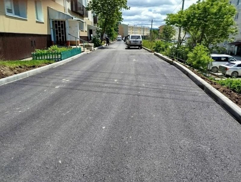 Капитальный ремонт дворов набирает обороты на Сахалине и Курилах 