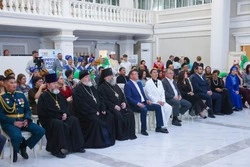 Валерий Лимаренко наградил представителей «Ассамблеи народов России» 