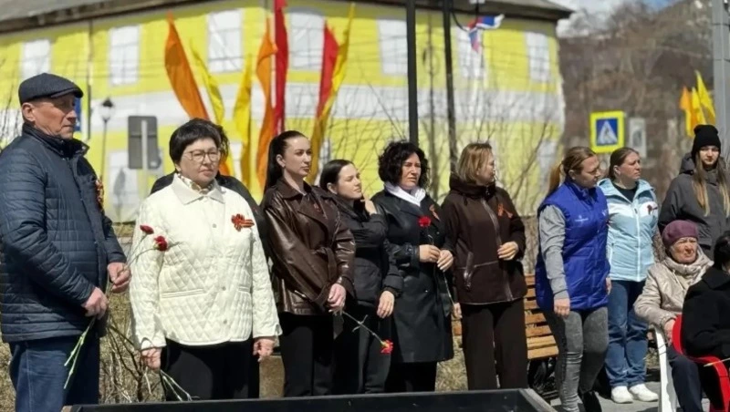 В честь Дня Победы, на Аллее Славы города Макарова состоялся торжественный митинг