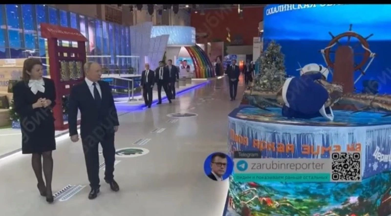 Владимиру Путину показали сахалинскую  экспозицию на выставке-форуме «Россия» 