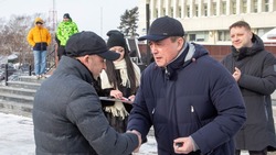 Губернатор вручил ключи от новых автобусов главам пяти районов Сахалина