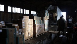 Несколько тысяч посылок из дома доставили сахалинским бойцам на Донбассе.