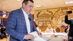 Губернатор Сахалинской области проголосовал на выборах президента России 