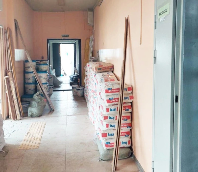 В спортивной школе г. Макарова начался ремонт помещений