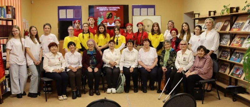 Не расстанусь с комсомолом!