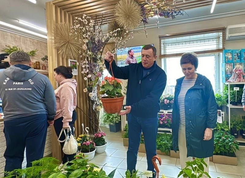 В этом году совхоз «Тепличный» вырастит 800 тысяч однолетней и многолетней рассады 