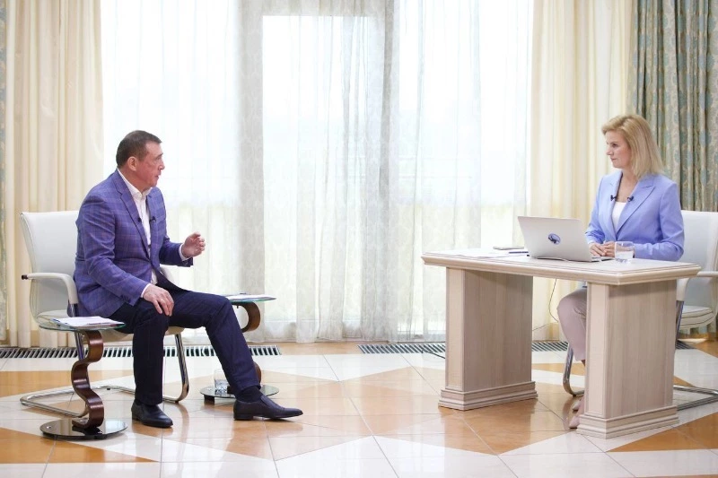 Валерий Лимаренко провел прямую линию с жителями Сахалинской области