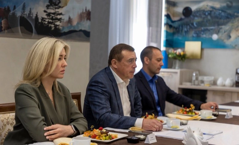 Валерий Лимаренко встретился с прибывшими в отпуск сахалинскими защитниками