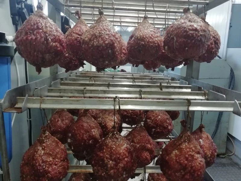 Сахалинское предприятие начало выпуск копченого мяса